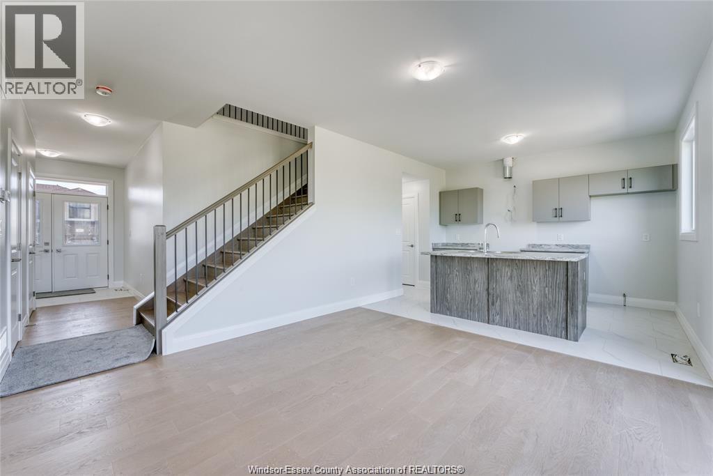3-bedroom Single Family at 104 Eagle Street, Leamington — photograph 2