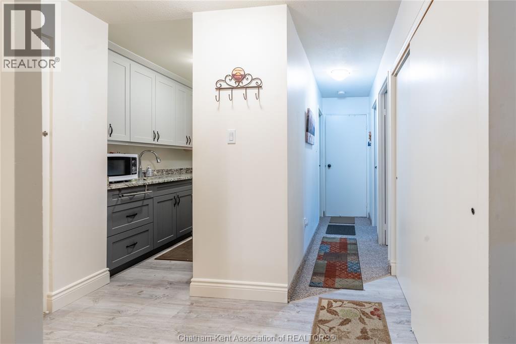 2-bedroom Single Family at 140 Park Avenue #211, Chatham — photograph 3