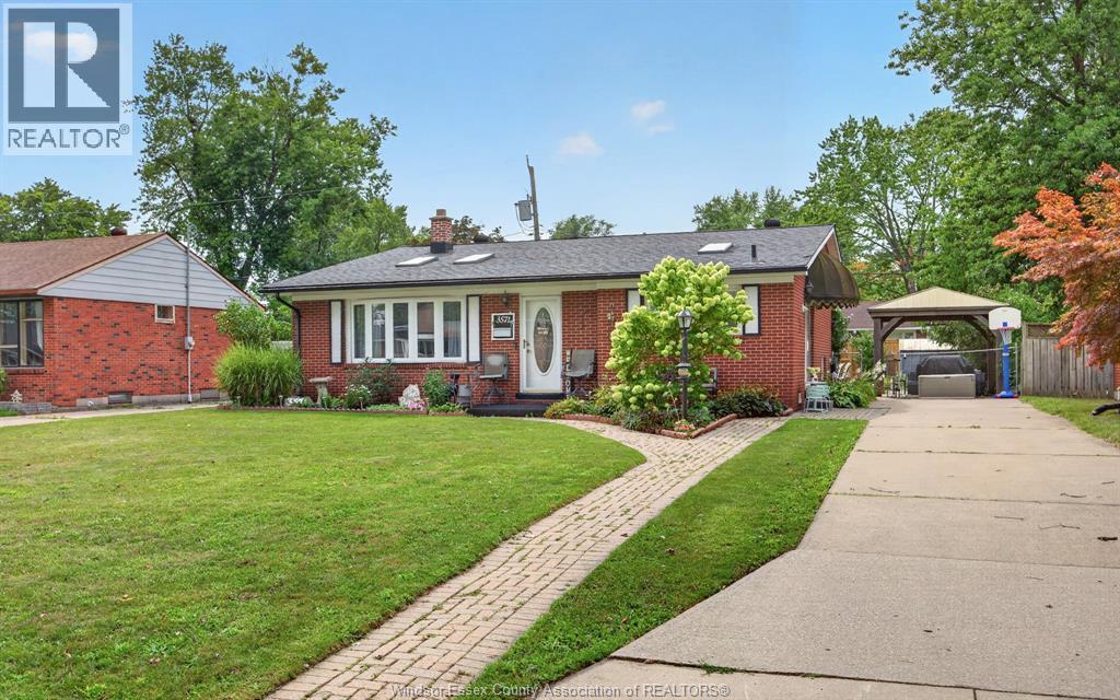 Single Family — 3571 Roxborough, Windsor, Ontario
