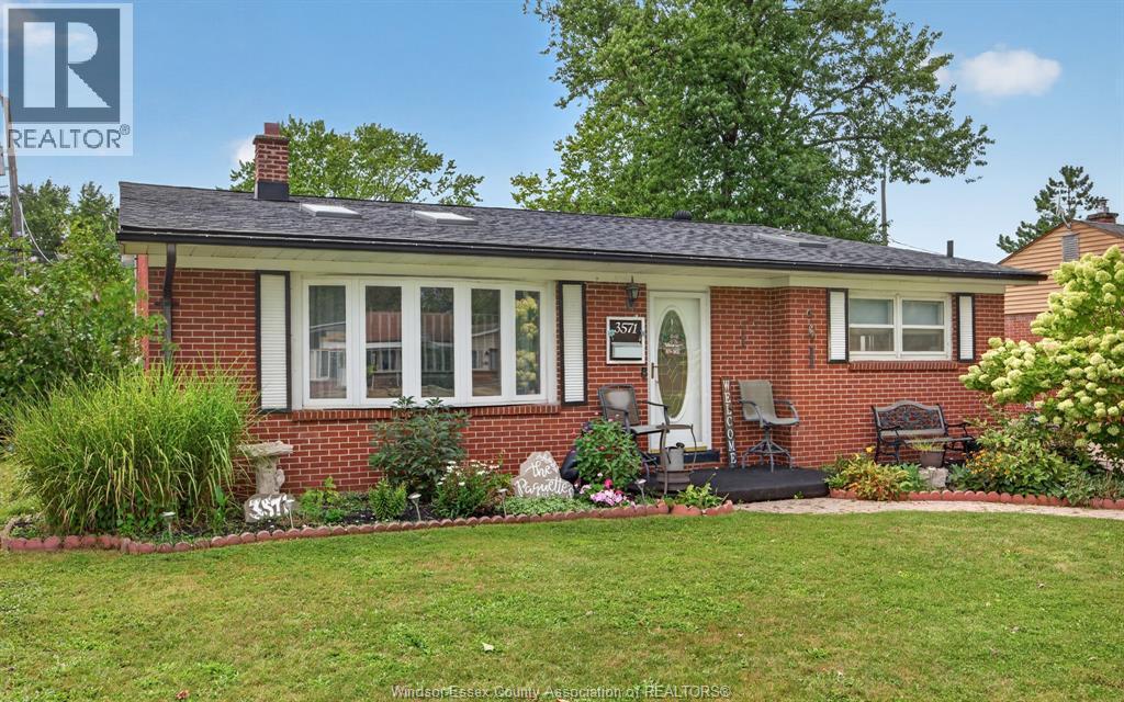 3-bedroom Single Family at 3571 Roxborough, Windsor — photograph 3