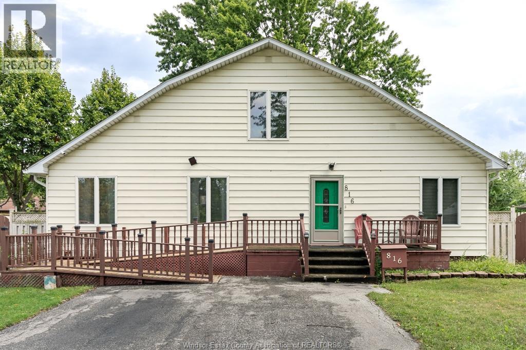 4-bedroom Single Family at 816 Elinor Street, Windsor — photograph 2