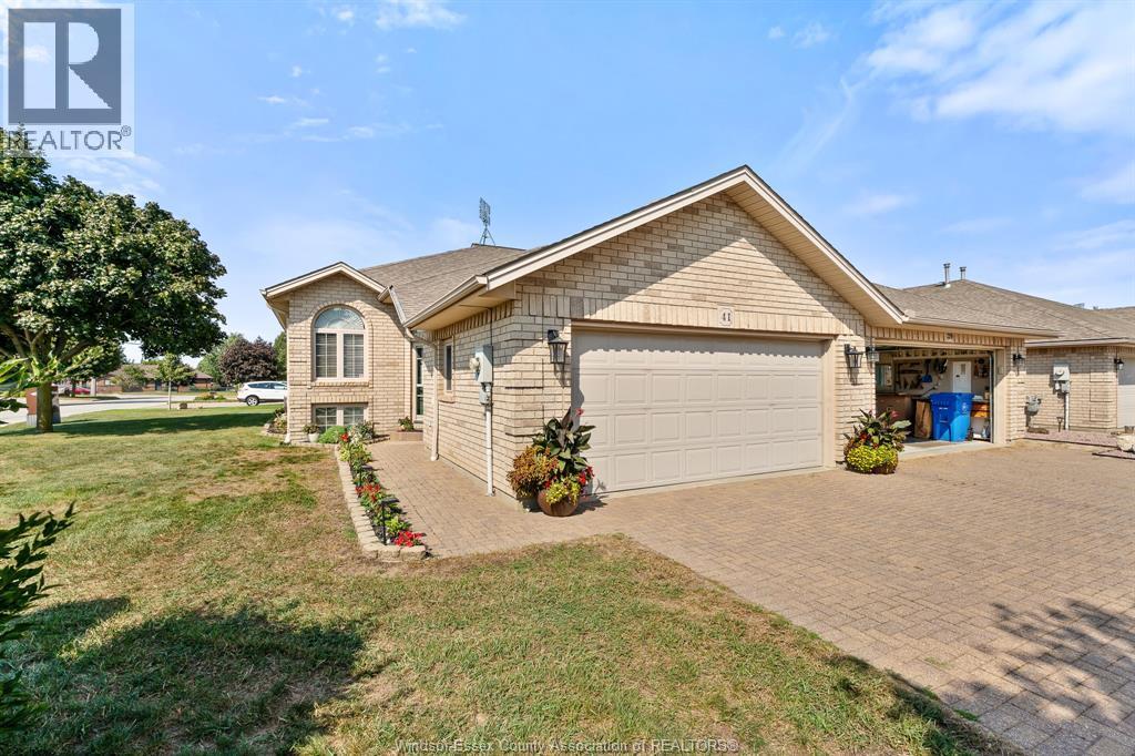 3-bedroom Single Family at 41 Queens Hill Crescent, Leamington — primary photograph
