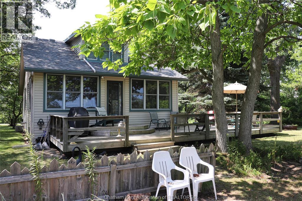 2-bedroom Single Family at 17818 Lakeshore Road, Rondeau Park — photograph 2