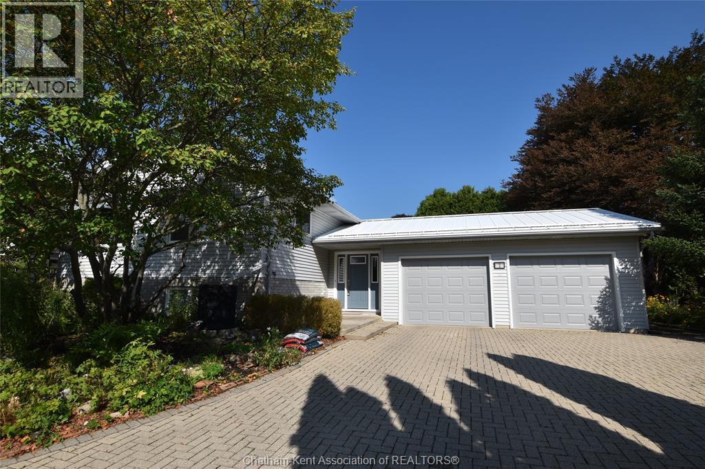 3-bedroom Single Family at 3 Kyle Drive, Ridgetown — photograph 3