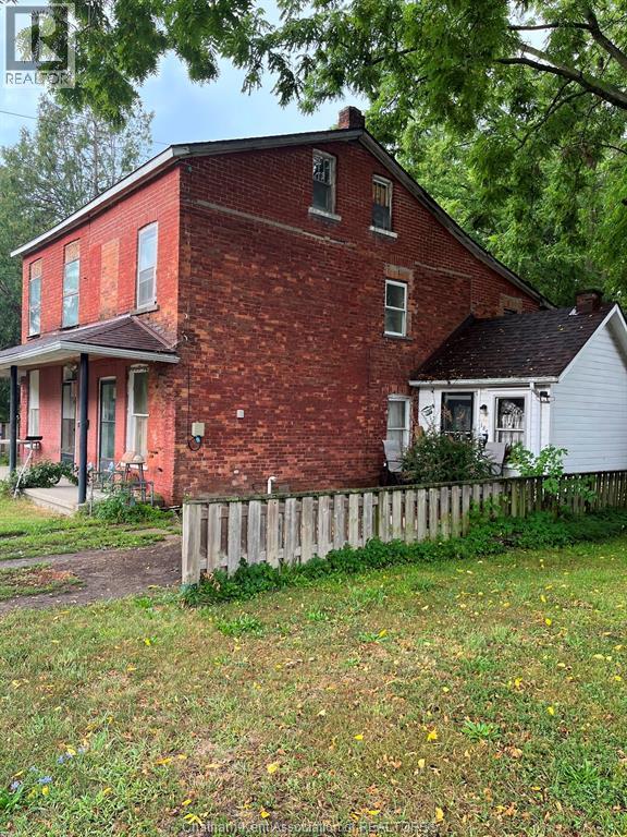 5-bedroom Single Family at 181-183 Wellington Street, Chatham — photograph 2