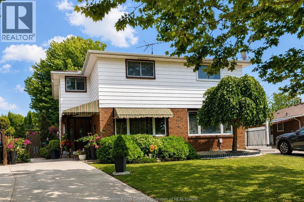4-bedroom Single Family at 9870 Lynngrove, Windsor — primary photograph