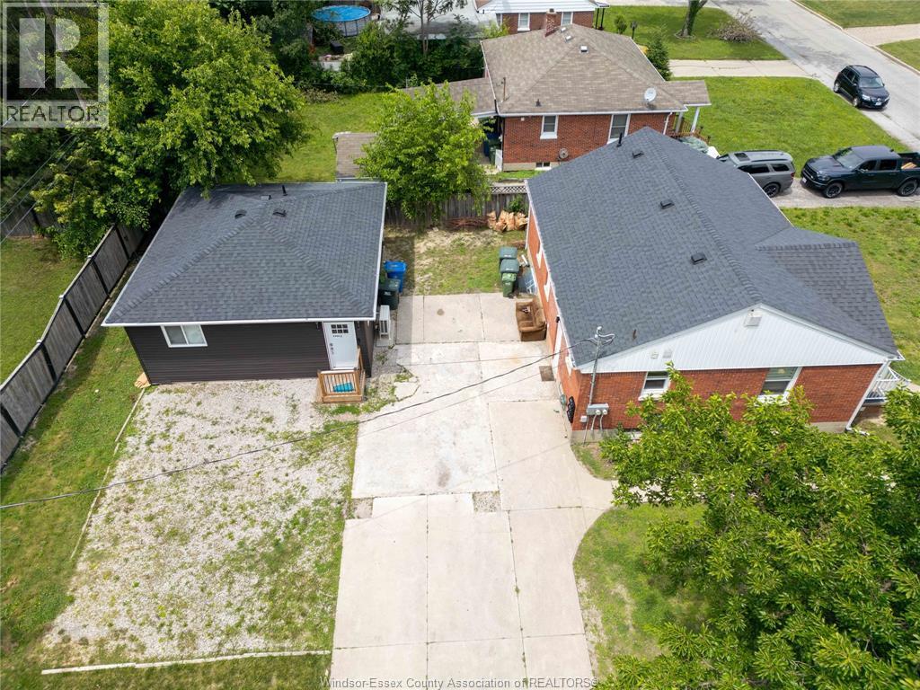 7-bedroom Single Family at 3495 Longfellow Avenue, Windsor — photograph 2