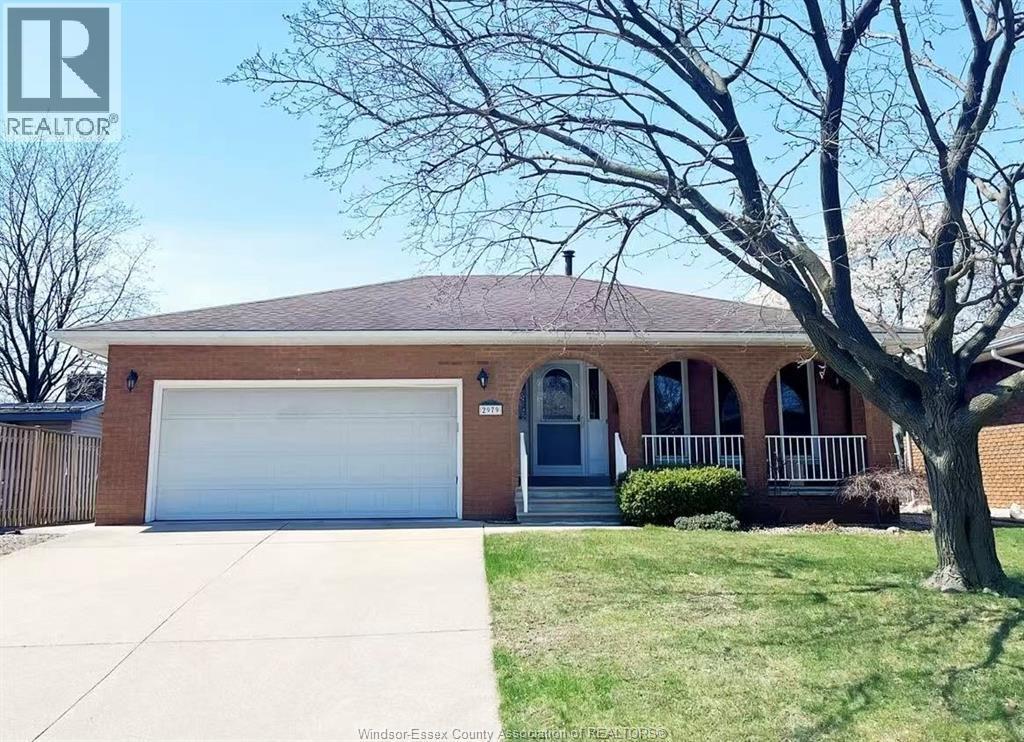 4-bedroom Single Family at 2979 St. Clair Avenue, Windsor — primary photograph