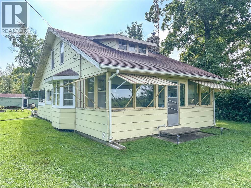 2-bedroom Single Family at 17882 Water Street, Rondeau Park — photograph 2