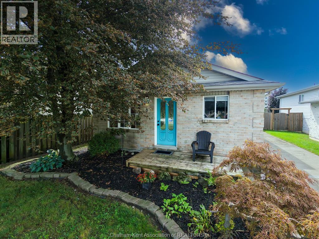 3-bedroom Single Family at 8 Hampton Court, Chatham — primary photograph