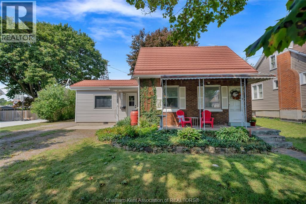 3-bedroom Single Family at 17 Willowmac Avenue, Chatham — photograph 2