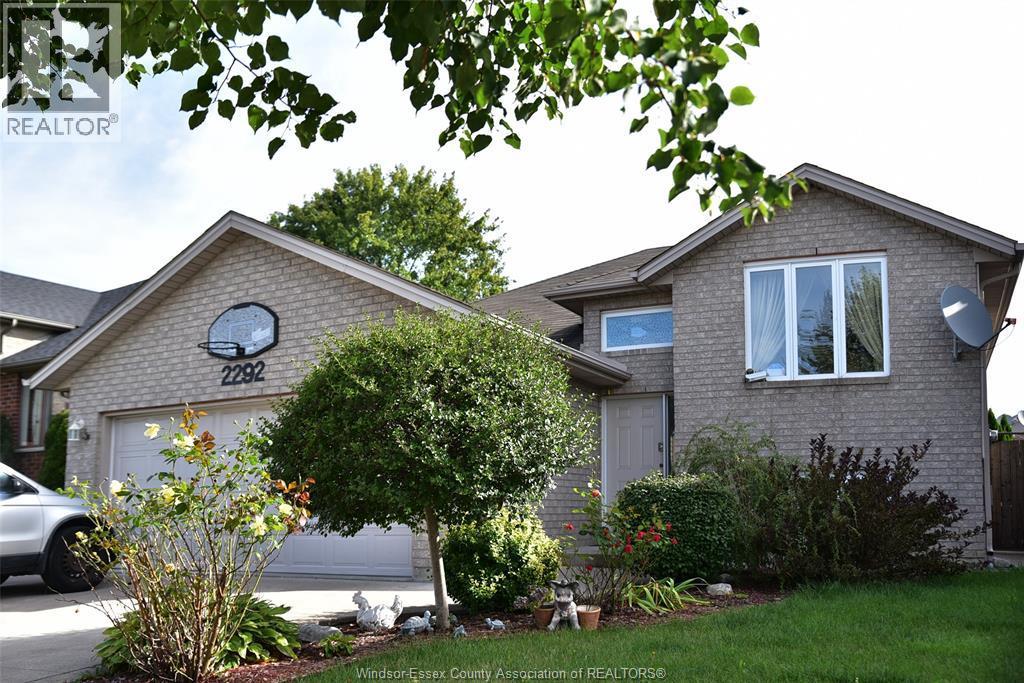 5-bedroom Single Family at 2292 Askin, Windsor — primary photograph