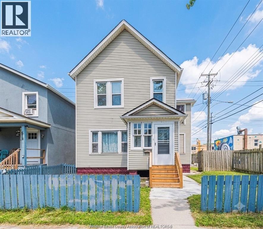 4-bedroom Single Family at 576 Janette, Windsor — primary photograph