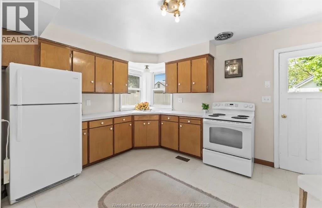 2-bedroom Single Family at 1637 Drouillard #Main, Windsor — photograph 2