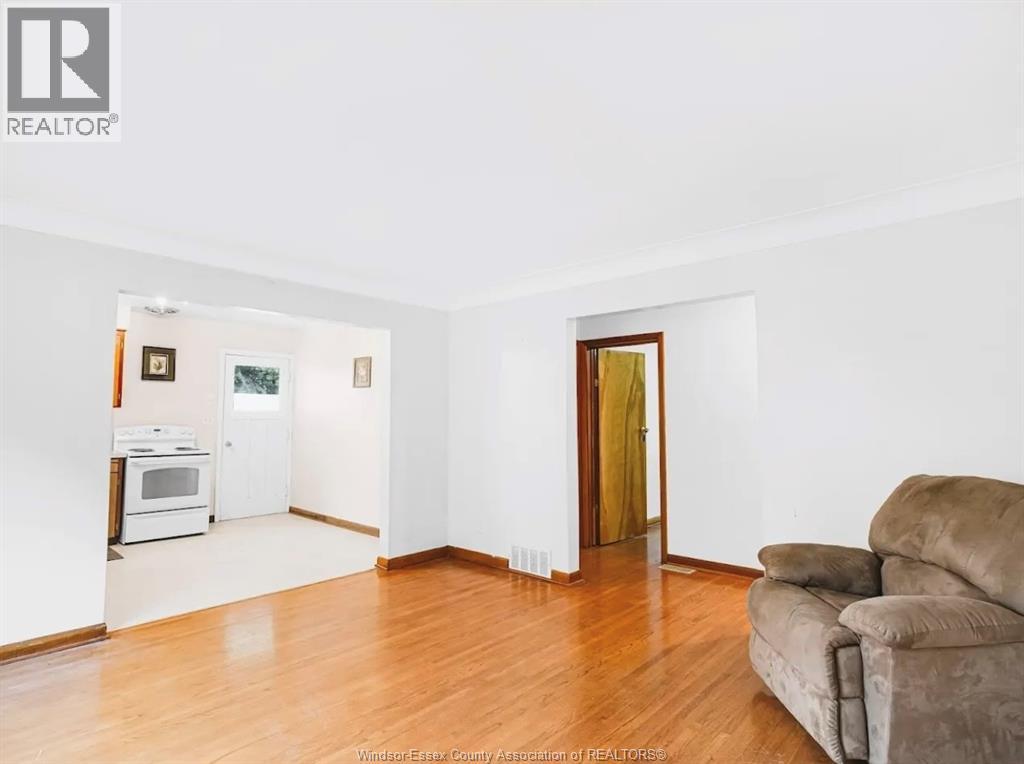 2-bedroom Single Family at 1637 Drouillard #Main, Windsor — photograph 3