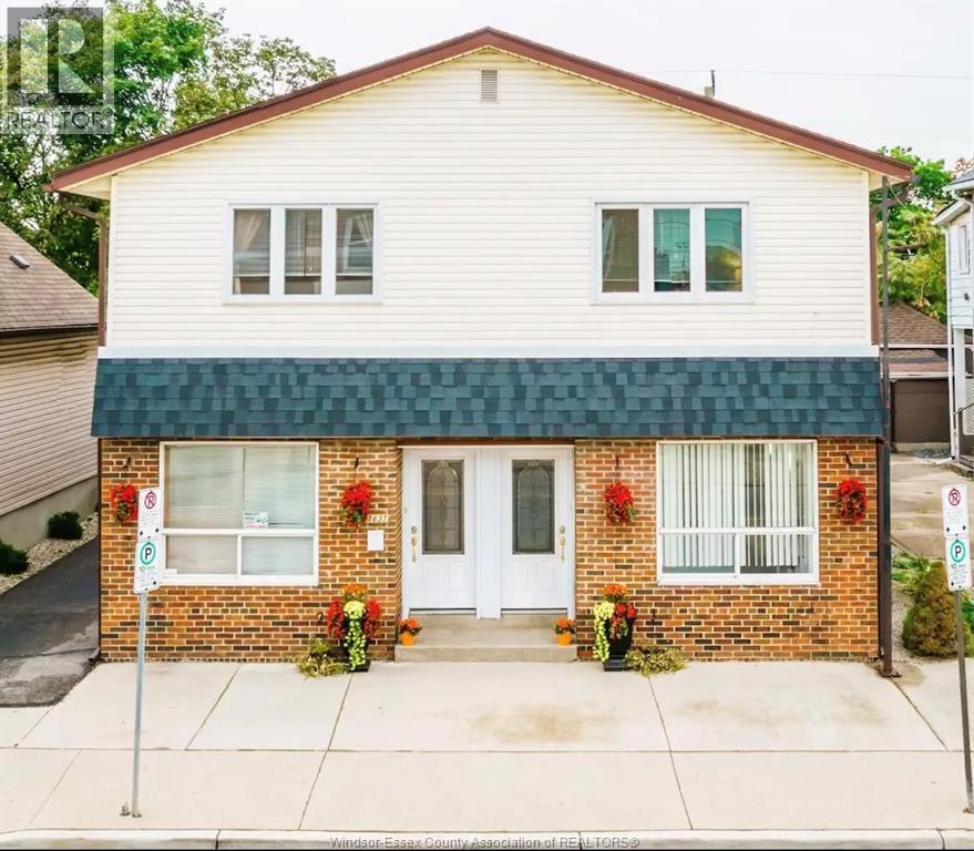 3-bedroom Single Family at 1637 Drouillard #Upper, Windsor — primary photograph