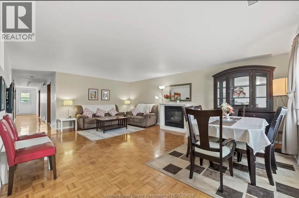 3-bedroom Single Family at 1637 Drouillard #Upper, Windsor — photograph 3