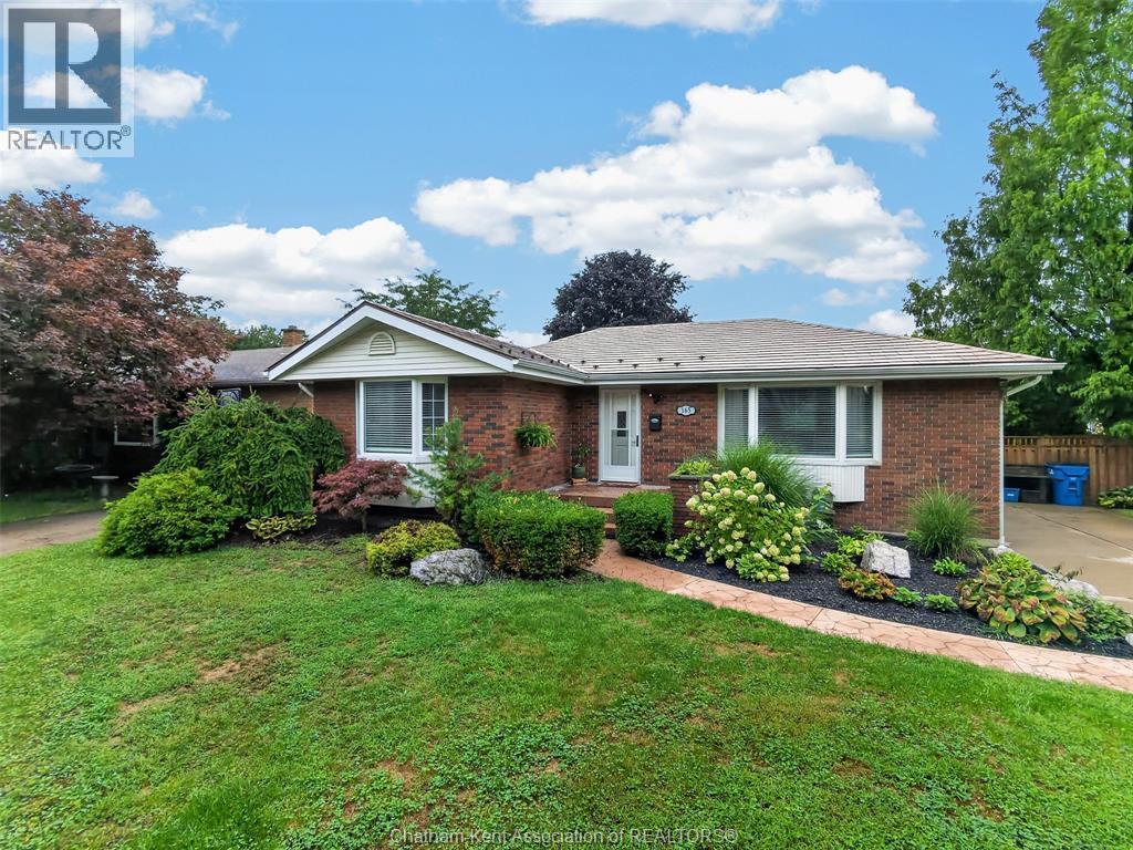 3-bedroom Single Family at 165 Lancefield Place, Chatham — primary photograph