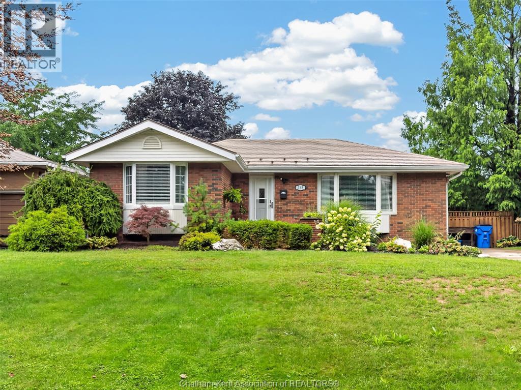 3-bedroom Single Family at 165 Lancefield Place, Chatham — photograph 2