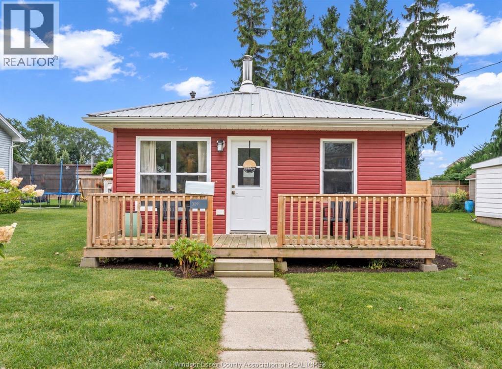 2-bedroom Single Family at 309 Erieview Street, Kingsville — primary photograph
