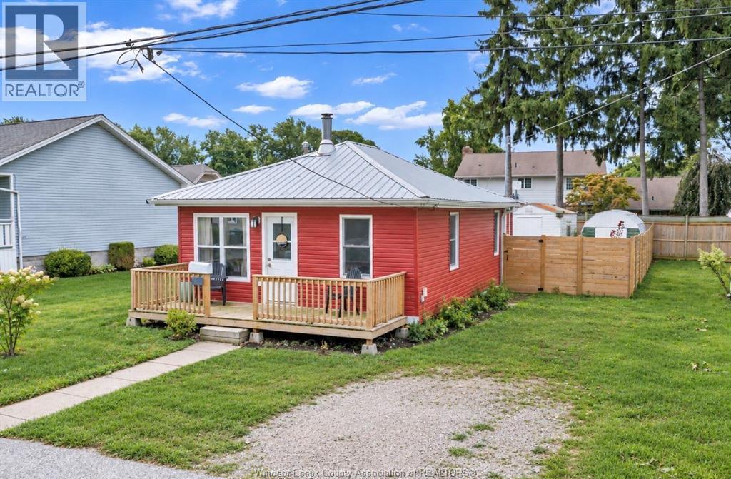 2-bedroom Single Family at 309 Erieview Street, Kingsville — photograph 2