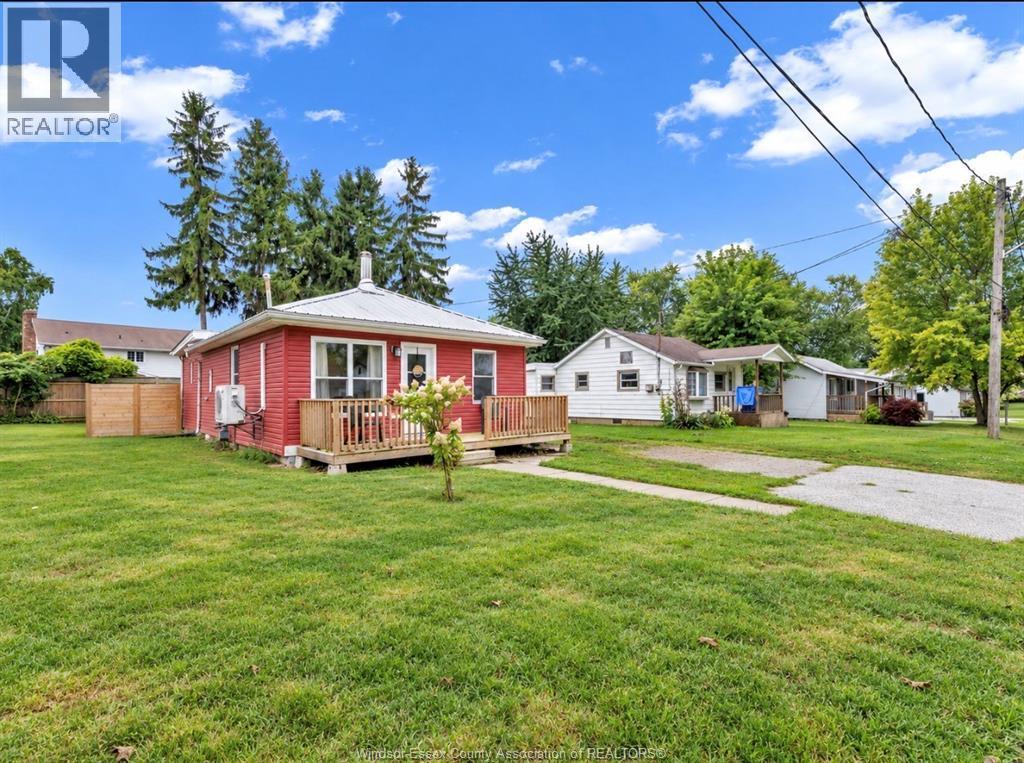 2-bedroom Single Family at 309 Erieview Street, Kingsville — photograph 3