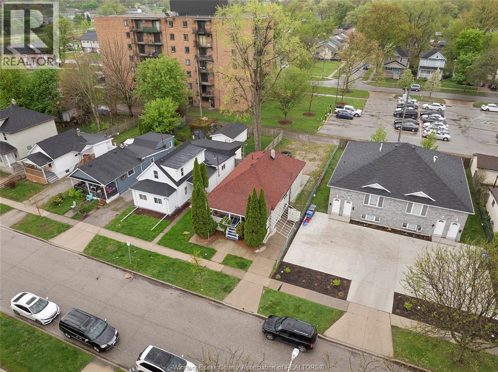 8-bedroom Single Family at 609 St. Joseph, Windsor — primary photograph