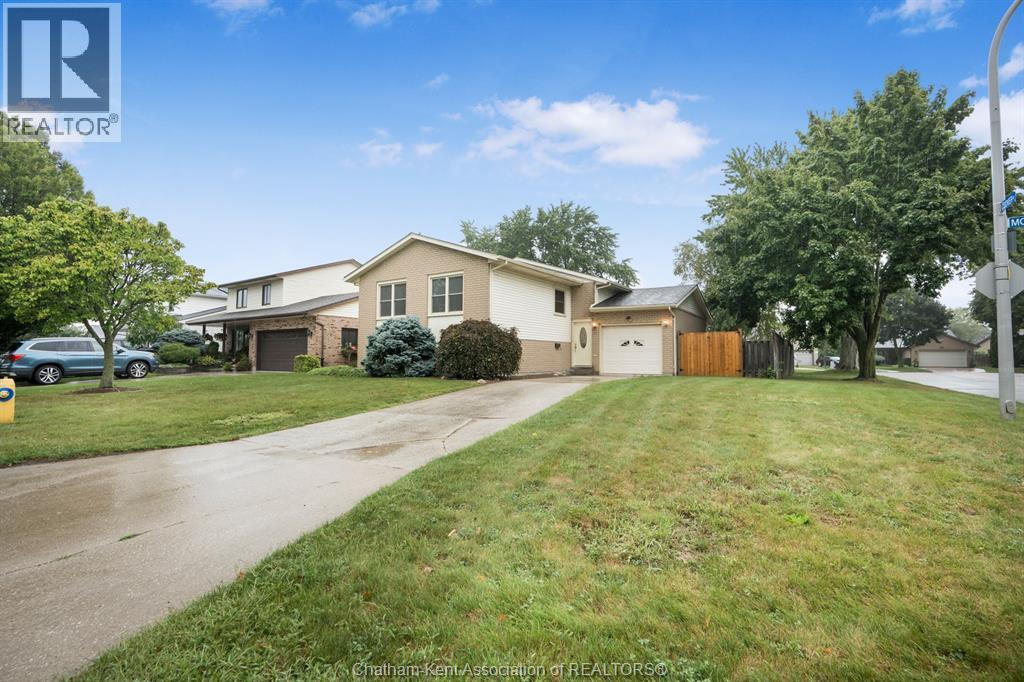4-bedroom Single Family at 15 Monarch Drive, Chatham — photograph 2