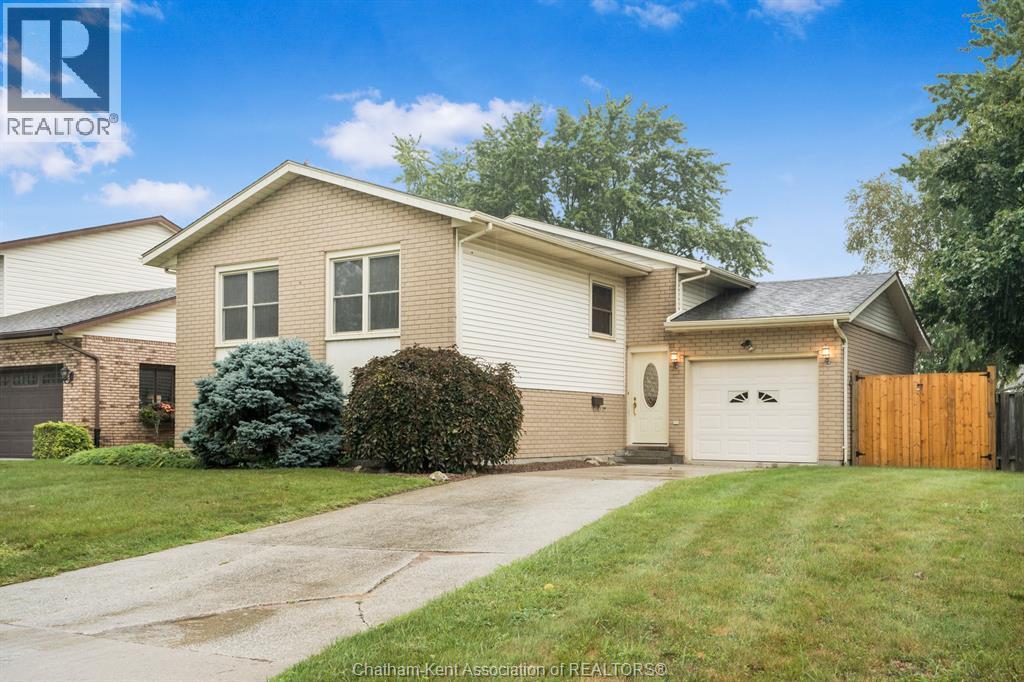 Single Family — 15 Monarch Drive, Chatham, Ontario
