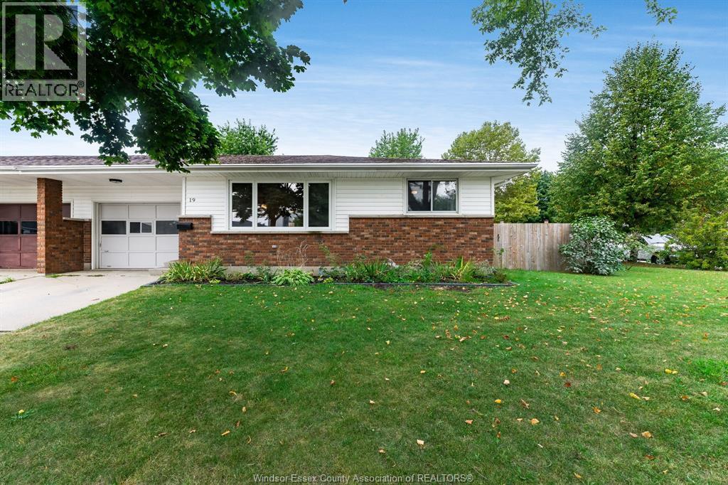 2-bedroom Single Family at 19 Rickway Drive, Leamington — primary photograph