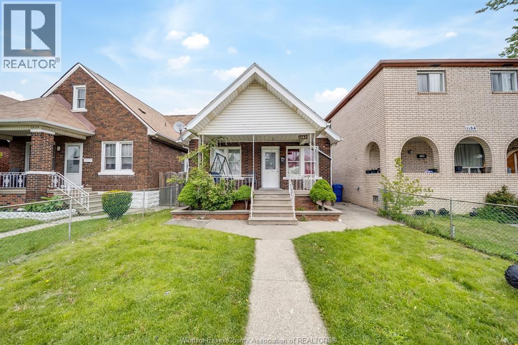 5-bedroom Single Family at 1180 Langlois Avenue, Windsor — photograph 2