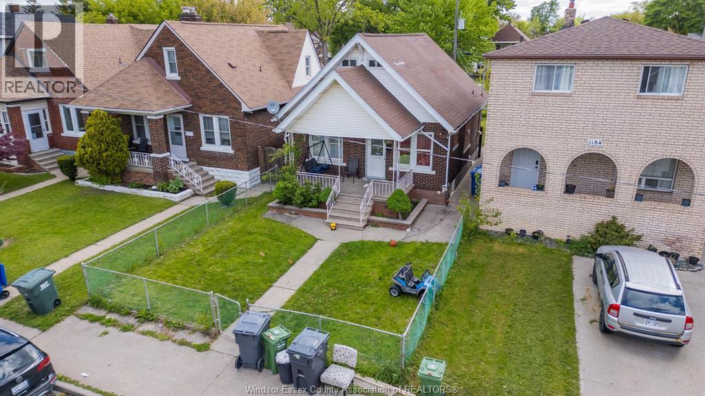 5-bedroom Single Family at 1180 Langlois Avenue, Windsor — photograph 3