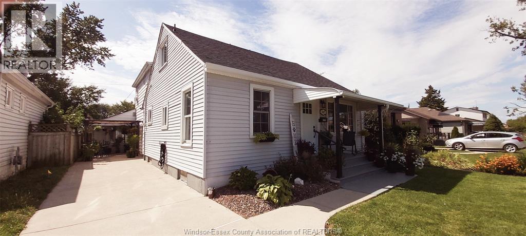 Single Family — 1047 Esdras Avenue, Windsor, Ontario