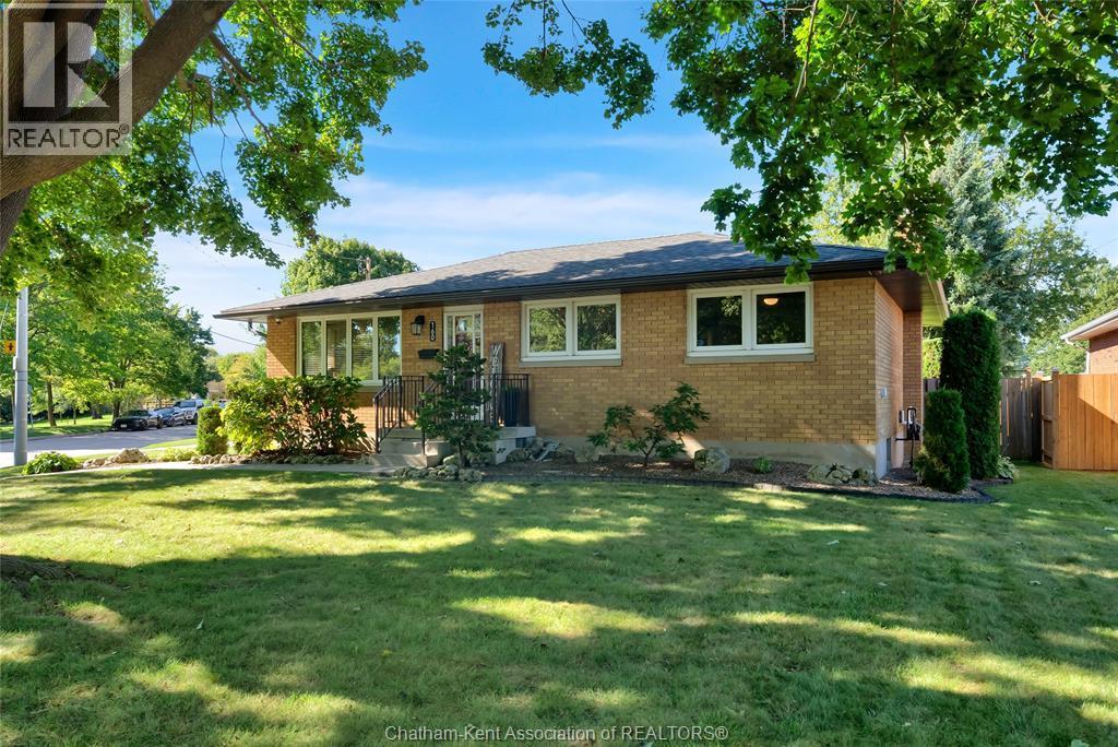 3-bedroom Single Family at 160 John Street, Chatham — primary photograph