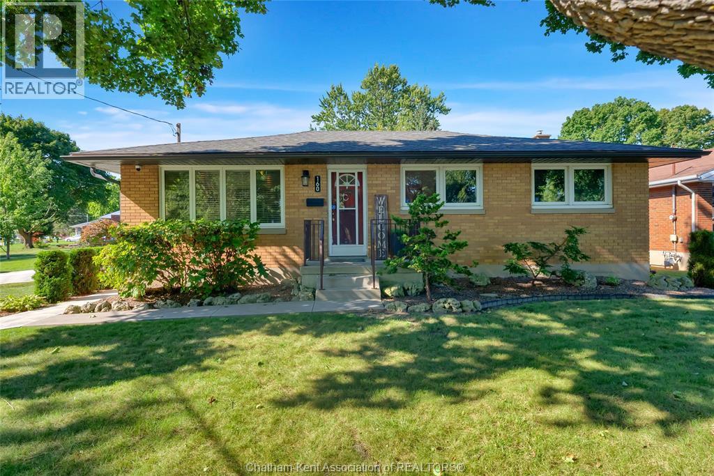 3-bedroom Single Family at 160 John Street, Chatham — photograph 2