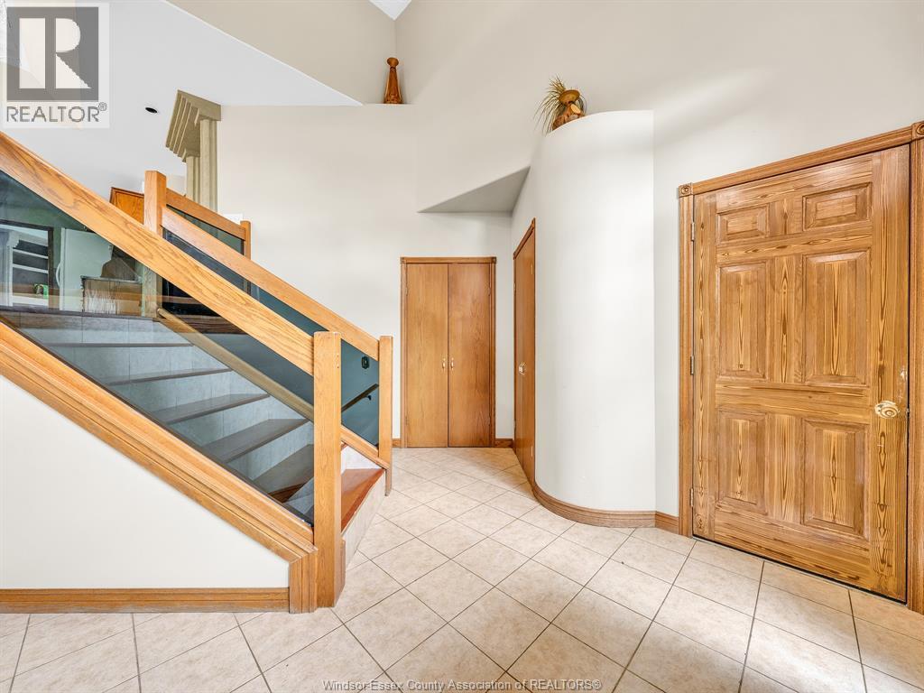 7-bedroom Single Family at 43 Sandy Lake Drive, Leamington — photograph 3