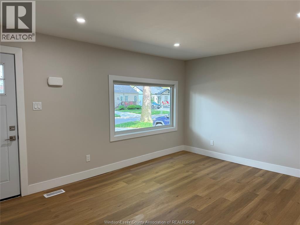 3-bedroom Single Family at 1462 Labadie, Windsor — photograph 3