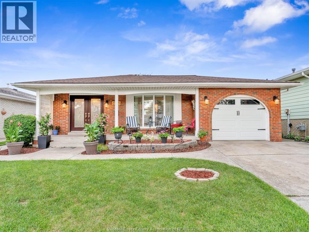 3-bedroom Single Family at 9975 Holly Cres Crescent, Windsor — primary photograph