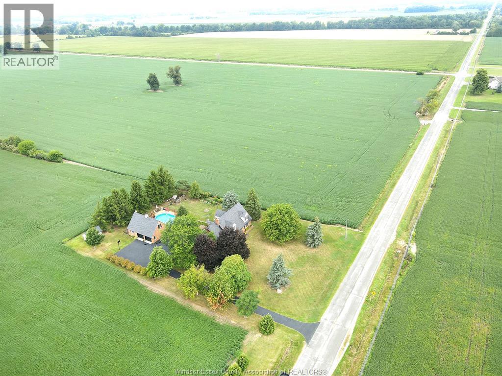 4-bedroom Single Family at 6204 6th Concession, Amherstburg — photograph 2