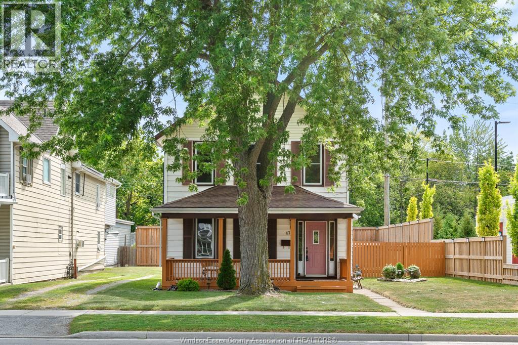 4-bedroom Single Family at 47 Sandwich Street, Amherstburg — photograph 2