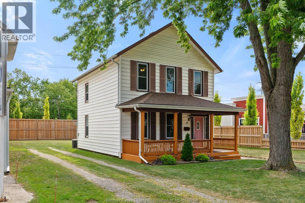 4-bedroom Single Family at 47 Sandwich Street, Amherstburg — photograph 3
