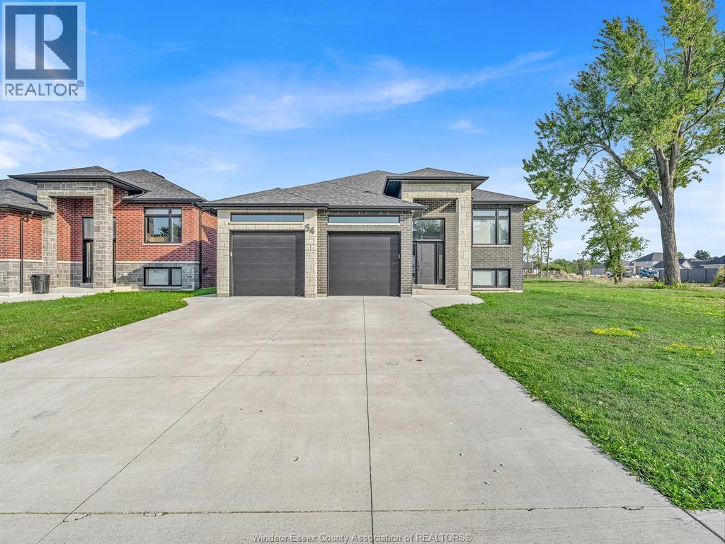6-bedroom Single Family at 54 Redwood A, B, Cottam — primary photograph