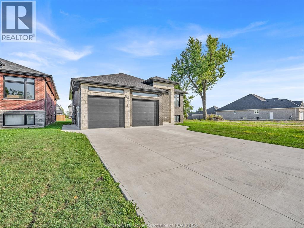 6-bedroom Single Family at 54 Redwood A, B, Cottam — photograph 3