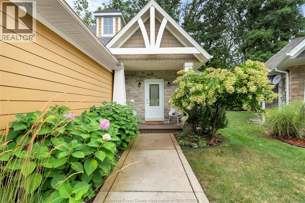 3-bedroom Single Family at 67 Red Oak, Amherstburg — photograph 3