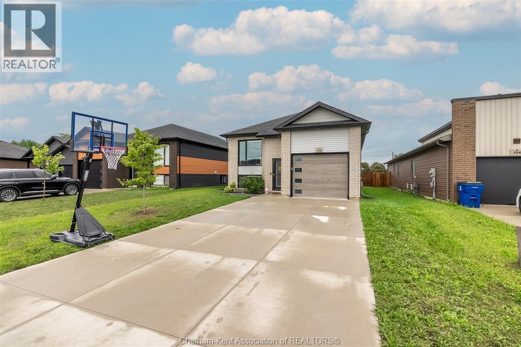 4-bedroom Single Family at 198 Moonstone Crescent, Chatham — primary photograph