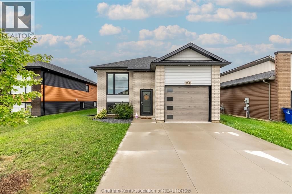 4-bedroom Single Family at 198 Moonstone Crescent, Chatham — photograph 2