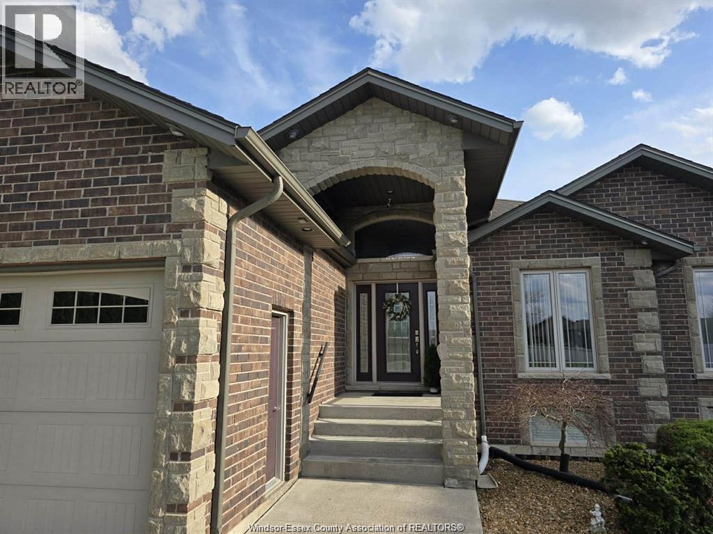 4-bedroom Single Family at 11933 Maisonneuve Street, Tecumseh — photograph 3