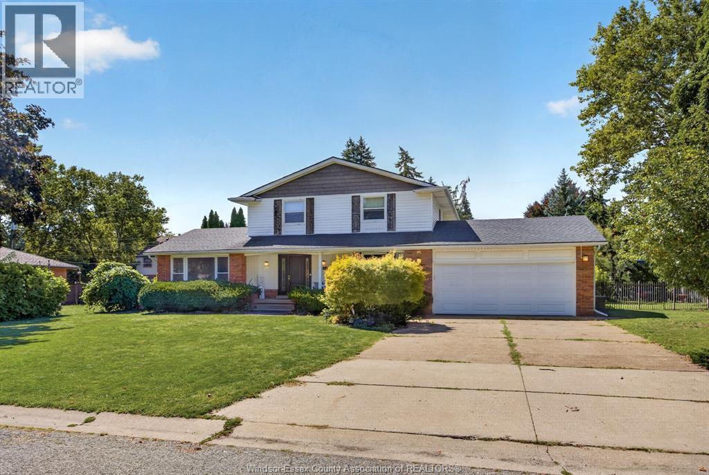 5-bedroom Single Family at 2477 Mark Avenue, Windsor — primary photograph