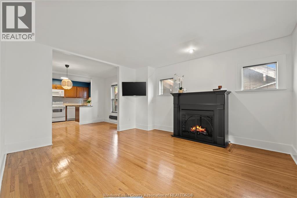 2-bedroom Single Family at 269 Randolph #2, Windsor — photograph 2