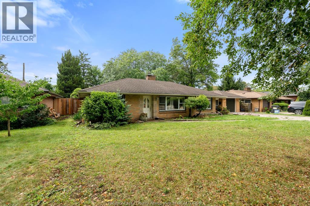 3-bedroom Single Family at 2725 Buckingham Drive, Windsor — photograph 3